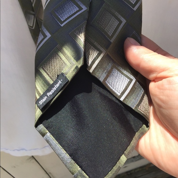 Croft & Barrow Green and Gray 100% Silk Tie - 60” - Picture 5 of 6